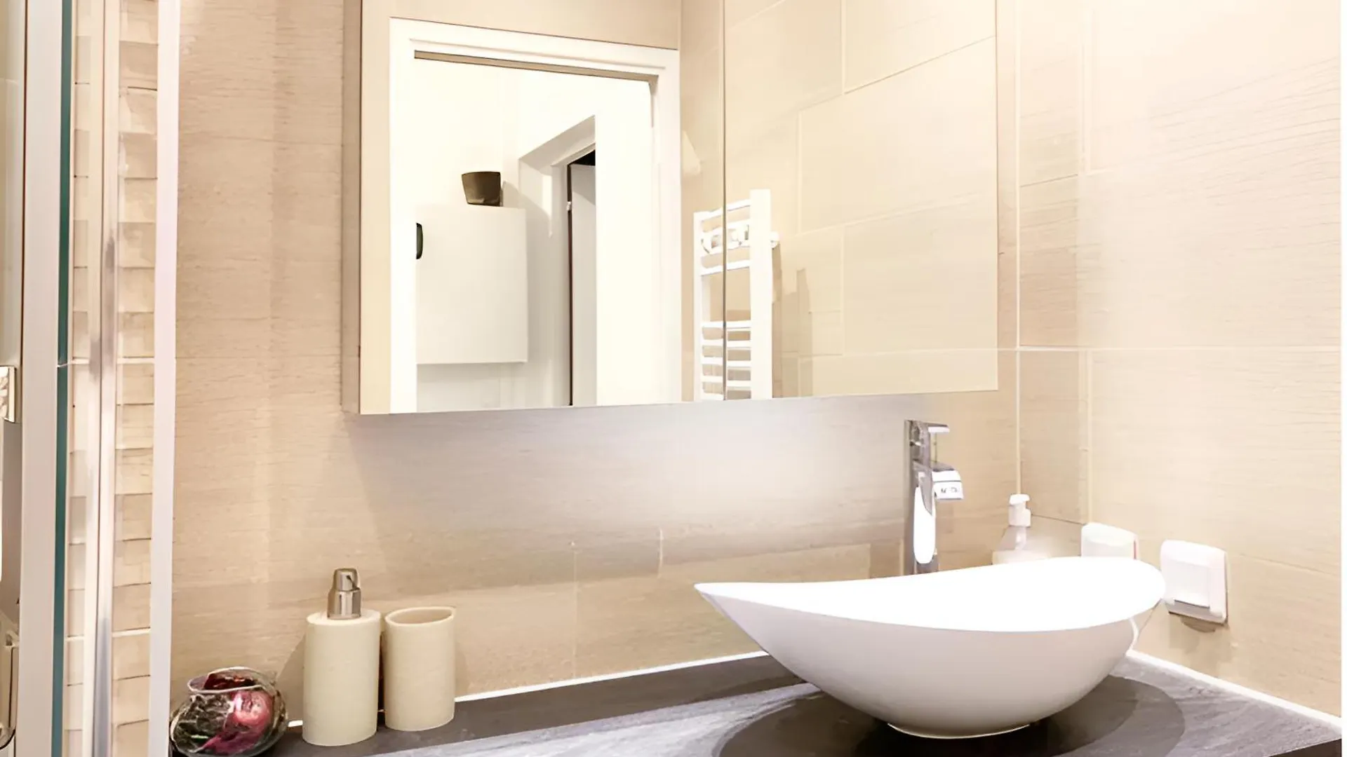 Seine Apartment *